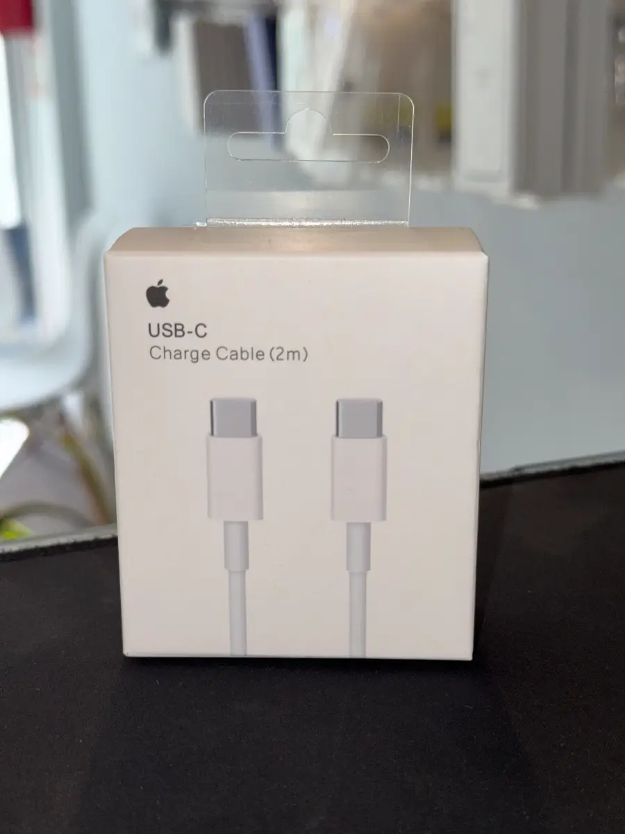 Cable USB-C a USB-C 2m · Compatible con iPhone