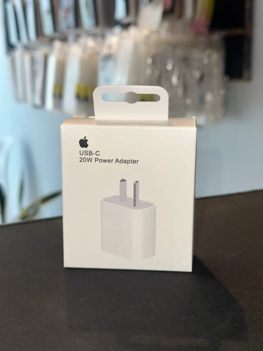 Cargador USB-C 20W · Compatible con iPhone